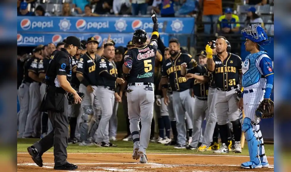 Leones del Caracas ganó 8-6 ante Navegantes del Magallanes y se ubica primero en la tabla. Foto: Twitter / @leones_cbbc Leones del Caracas ganó 8-6 ante Navegantes del Magallanes y se ubica primero en la tabla. Foto: Twitter / @leones_cbbc