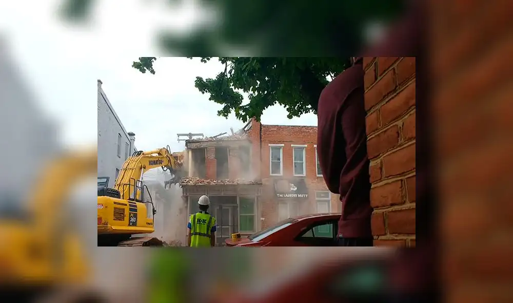 YouTube: el momento exacto en que unos obreros derriban un edificio equivocado por accidente 