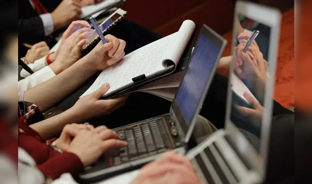 Conversatorio sobre periodismo y sociedad Conversatorio sobre periodismo y sociedad