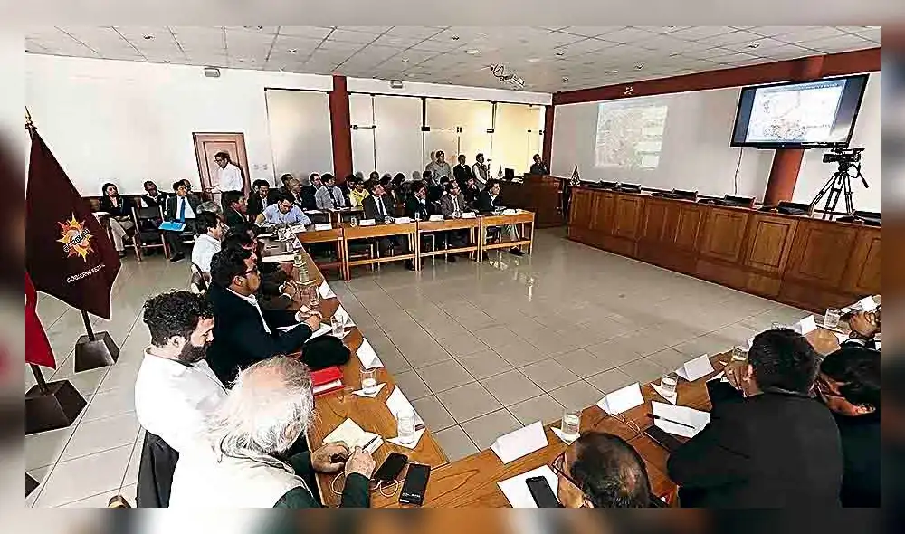 MESA DE TRABAJO GRA Y ALCALDES EL PRESIDENTE REGIONAL ELMER CACERES CONVOCO A LOS ALCALDES DISTRITALES PARA REALIZAR UNA MESA DE TRABAJON "PROYECTO DE INVERSION"  CREACION DE LA VIA EJE RESIDENCIAL CAYMA- YURA - CERRO COLORADO - CAYMA.