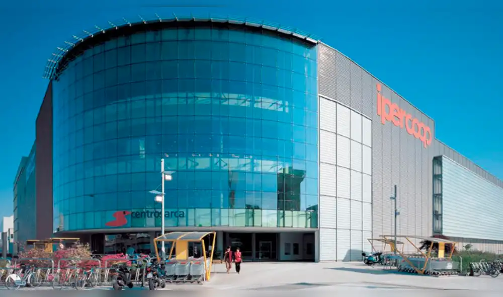 Intentó tomarse selfie y murió al caer por un ducto de aire acondicionado