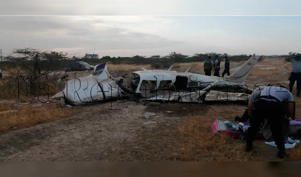 Avión ecuatoriano se estrella en Tumbes. Avión ecuatoriano se estrella en Tumbes.