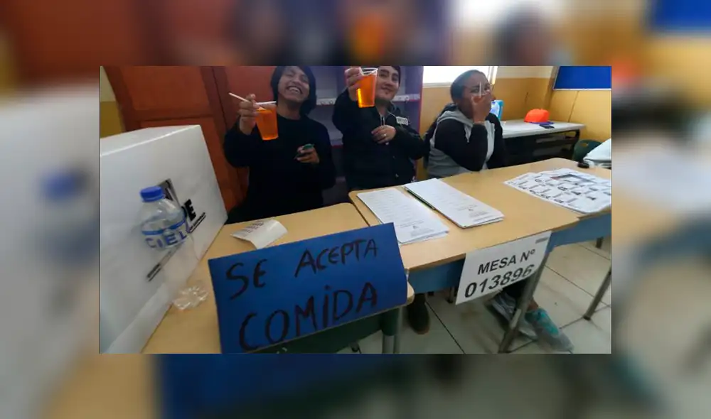 Miembros de mesa colocaron llamativo cartel durante la jornada electoral. Foto: Perú21