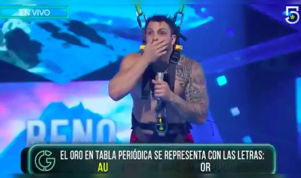 Sin embargo, al ser cuestionado por el símbolo químico del oro, el modelo no pudo responder correctamente y fue sumergido a un tanque de agua helada. (Foto: Captura Canal 5 / Televisa) Sin embargo, al ser cuestionado por el símbolo químico del oro, el modelo no pudo responder correctamente y fue sumergido a un tanque de agua helada. (Foto: Captura Canal 5 / Televisa)