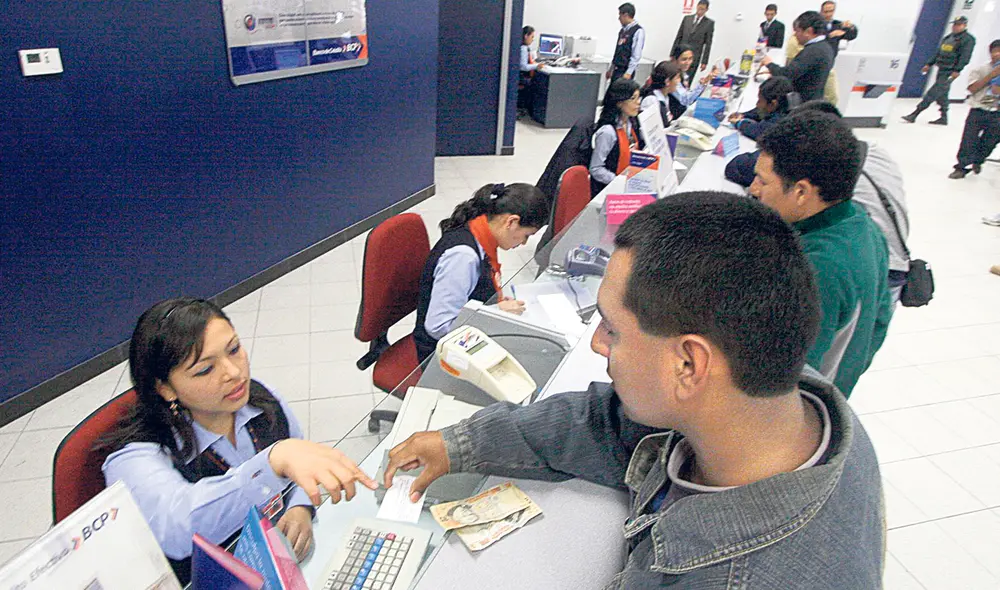 Situación. Hay más de 8 millones de peruanos que cuentan con un producto financiero. Foto: Andina