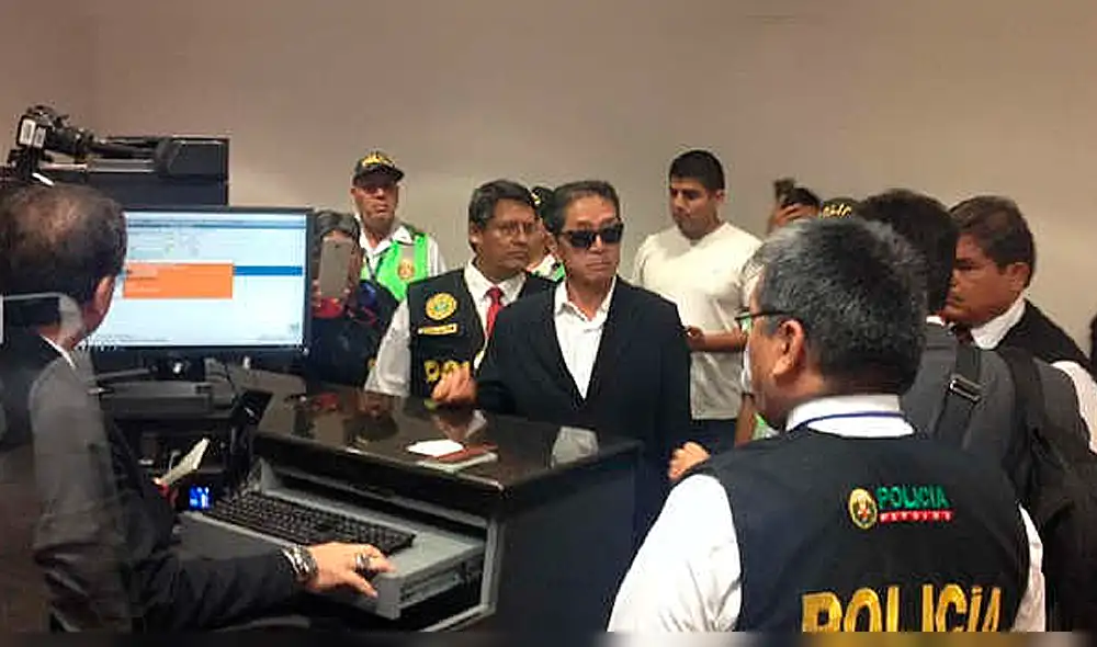 Jaime Yoshiyama fue detenido por la policía y es trasladado a requisitorias PNP