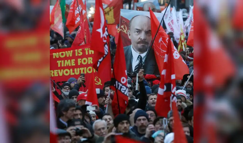 Comunistas marchan por centenario de la Revolución Comunistas marchan por centenario de la Revolución