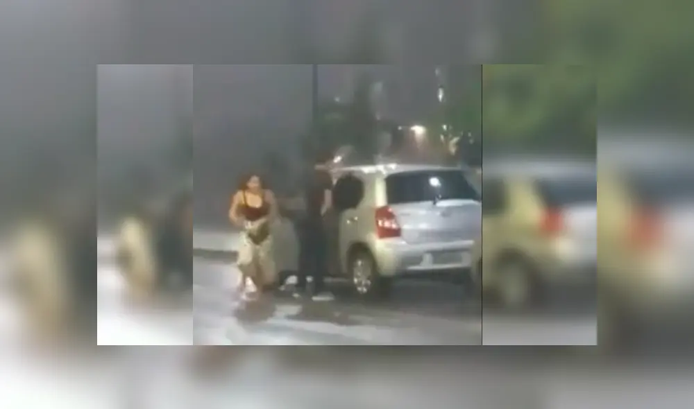 Video es viral en Facebook. Grupo de jóvenes fue corriendo a su vehículo para resguardarse de la lluvia, sin percatarse de un gracioso detalle que los dejó en ridículo