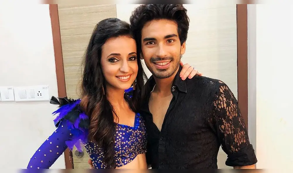 Sanaya Irani inició una relación sentimental con el actor Mohit Sehgal. La pareja se casó el 25 de enero de 2016. Sanaya Irani inició una relación sentimental con el actor Mohit Sehgal. La pareja se casó el 25 de enero de 2016.