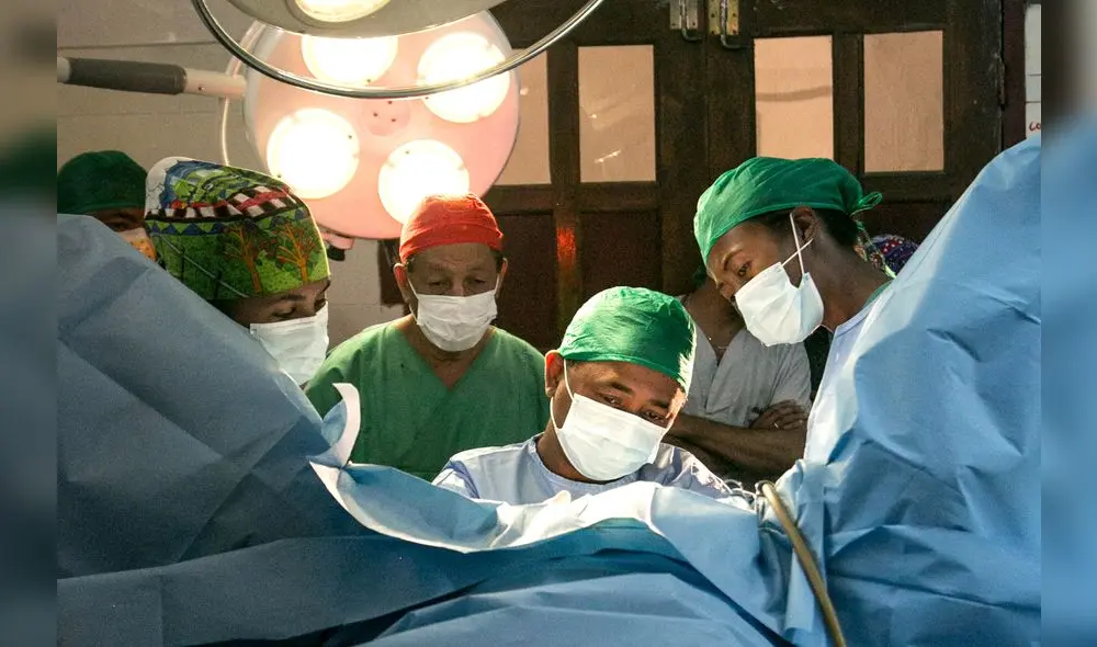Professor Yoel Rantomalala and his team perform a repair surgery on a fistula patient in the operating room of Monja Joana Hospital in Ambovombe on March 21, 2018. - Obstetric fistula is one of the most serious and dangerous injuries that can occur during childbirth. This is a perforation between the vagina and the bladder or rectum due to prolonged labour interruption in the absence of obstetric care. (Photo by RIJASOLO / AFP) Professor Yoel Rantomalala and his team perform a repair surgery on a fistula patient in the operating room of Monja Joana Hospital in Ambovombe on March 21, 2018. - Obstetric fistula is one of the most serious and dangerous injuries that can occur during childbirth. This is a perforation between the vagina and the bladder or rectum due to prolonged labour interruption in the absence of obstetric care. (Photo by RIJASOLO / AFP)