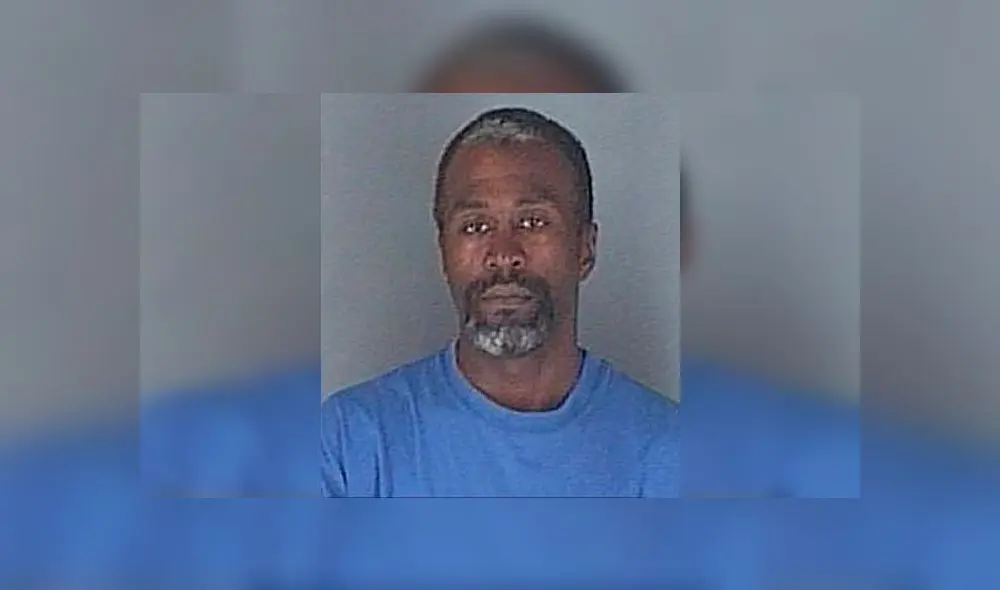 Hombre estrangula a su pareja y la arroja desde lo alto de un crucero Hombre estrangula a su pareja y la arroja desde lo alto de un crucero