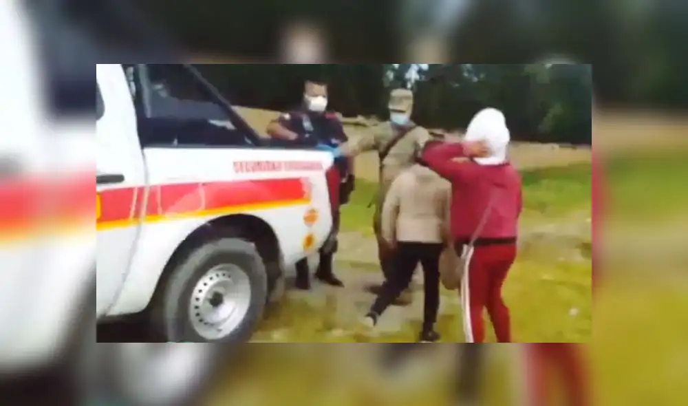 Mujeres se alteraron al ver a sus hijos dentro del patrullero. (Foto: Captura de video / Latina Noticias)