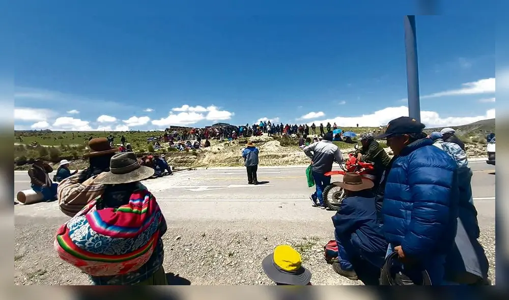 bloqueo. Comuneros cerraron el corredor vial en Espinar. bloqueo. Comuneros cerraron el corredor vial en Espinar.