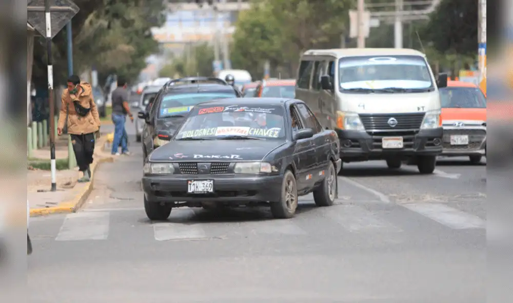 Edwin Vásquez informó que solo 84 empresas formales de autos colectivos se beneficiarían con la medida. Foto: La República Edwin Vásquez informó que solo 84 empresas formales de autos colectivos se beneficiarían con la medida. Foto: La República