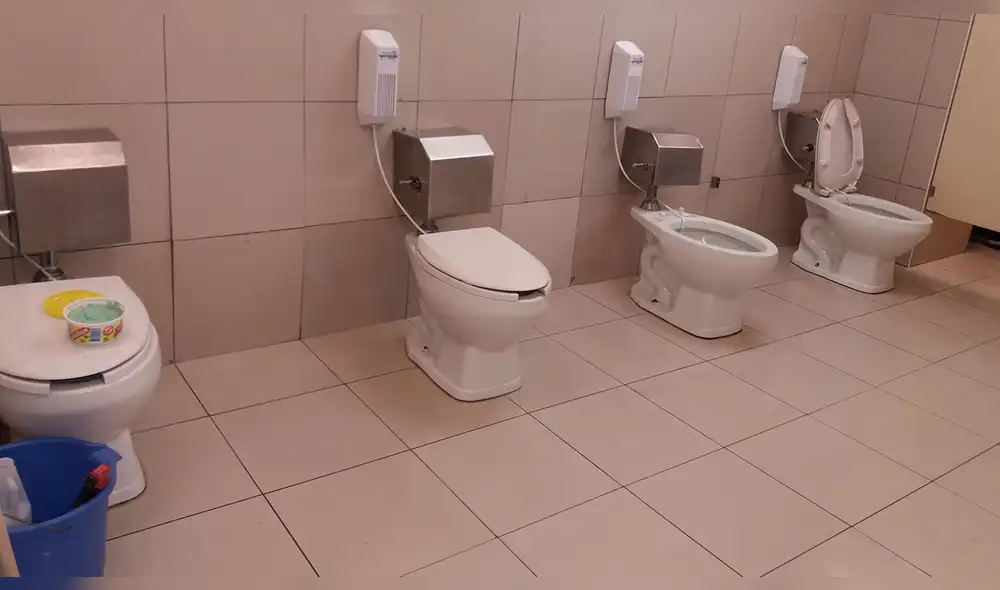 Facebook: usuario denuncia “falta de privacidad” en baños de supermercado limeño Facebook: usuario denuncia “falta de privacidad” en baños de supermercado limeño