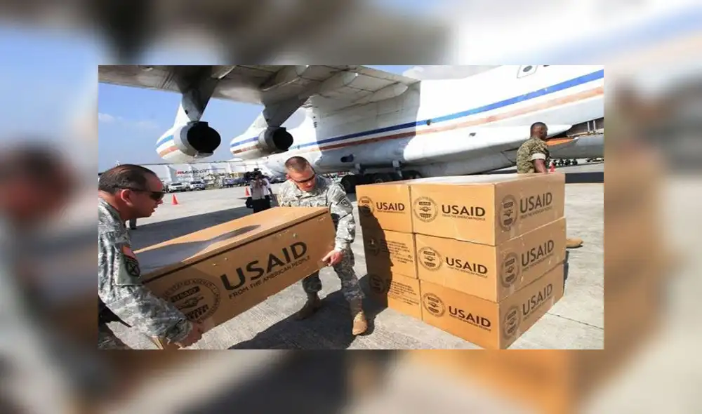 EE.UU. desafía a Maduro y envía avión militar con ayuda humanitaria