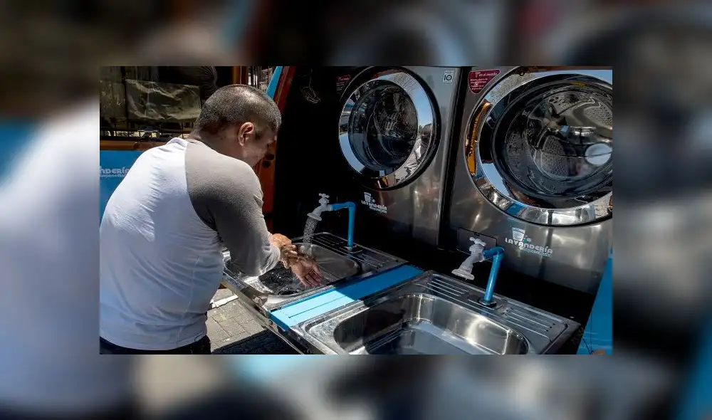 A man washes his hands at a mobile hands washing unit in San Jose, on March 28, 2020 as a preventive measure against the spread of the novel coronavirus, COVID-19. (Photo by Ezequiel BECERRA / AFP) A man washes his hands at a mobile hands washing unit in San Jose, on March 28, 2020 as a preventive measure against the spread of the novel coronavirus, COVID-19. (Photo by Ezequiel BECERRA / AFP)