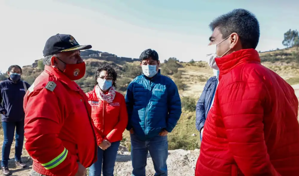 Autoridades realizan coordinaciones para controlar incendio forestal. Foto. Mincul. Autoridades realizan coordinaciones para controlar incendio forestal. Foto. Mincul.