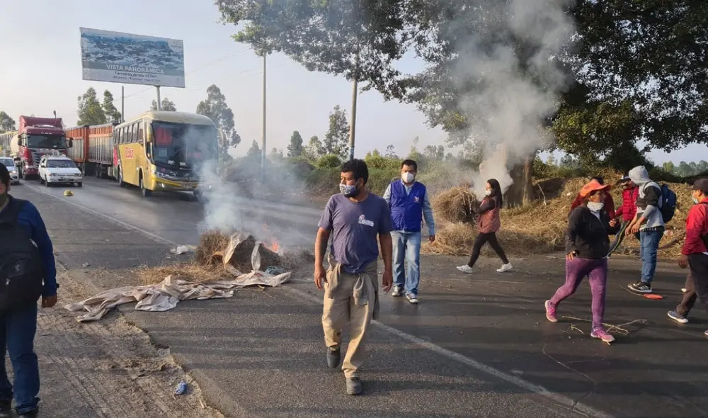 Personal de Defensoría del Pueblo llegó a la manifestación. Foto: Defensoría del Pueblo Personal de Defensoría del Pueblo llegó a la manifestación. Foto: Defensoría del Pueblo