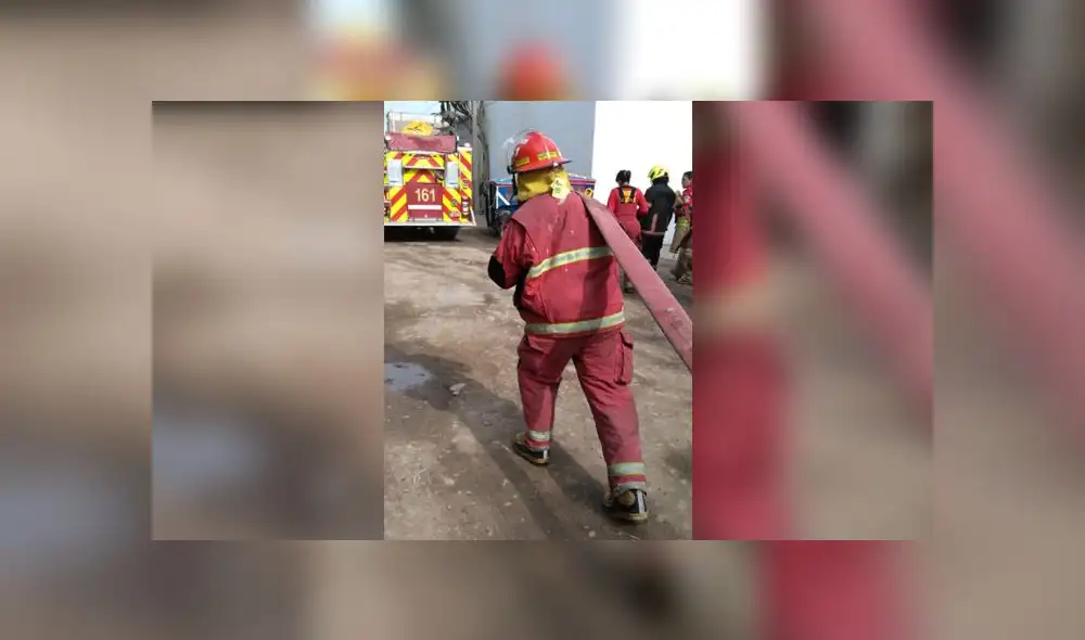 Incendio se produjo muy cerca al peaje de Puente Piedra, a la altura del kilómetro 25 de la Panamerica Norte. (Fotos: Jéssica Merino / La República)