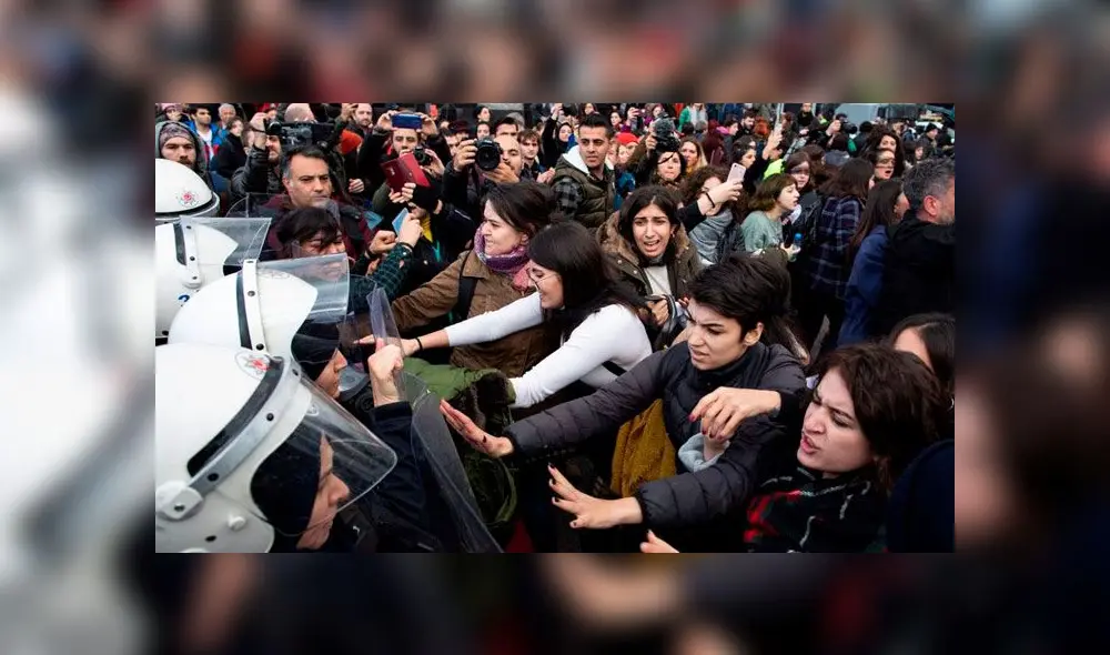 ''Un violador en tu camino'' expresa la lucha de las mujeres contra la violencia de género. Foto: EFE ''Un violador en tu camino'' expresa la lucha de las mujeres contra la violencia de género. Foto: EFE