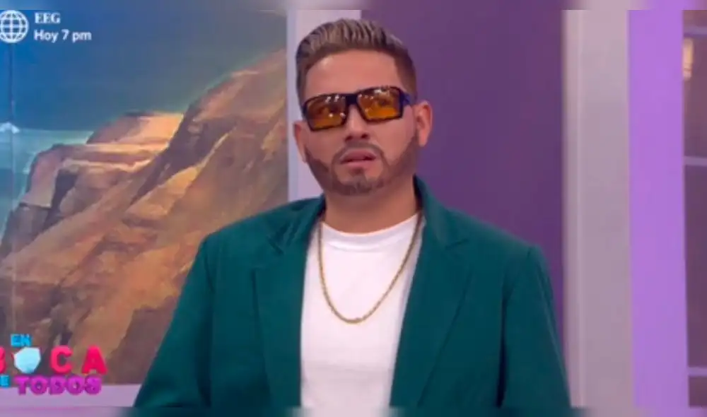 El cantante se enteró de la muerte de su familiar minutos antes de su presentación. Foto: captura / América TV