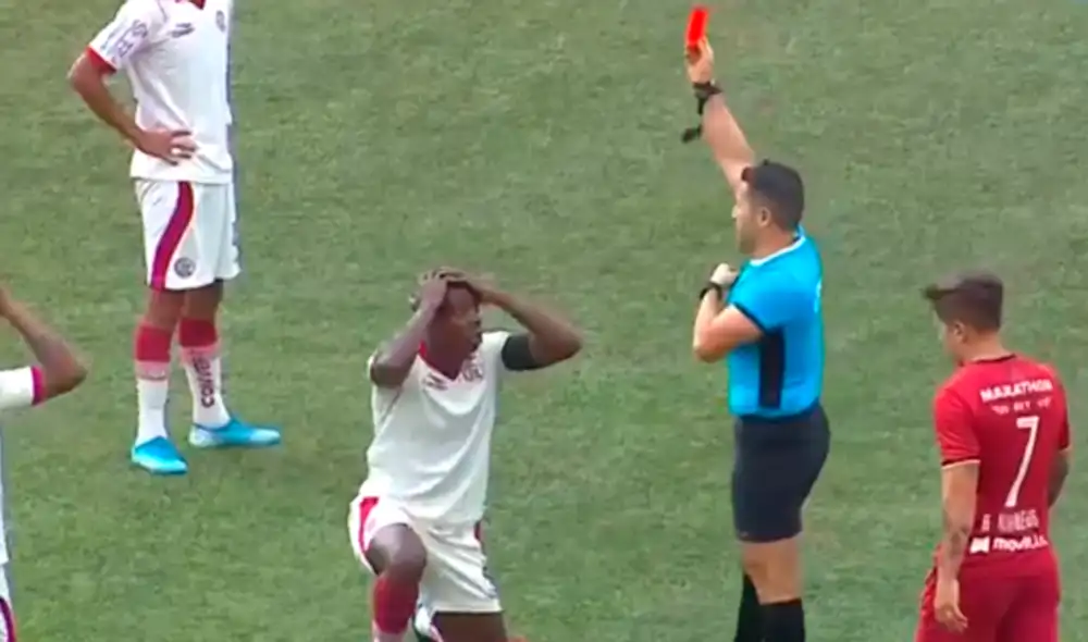 Osorio sufrió un codazo en el rostro durante el partido entre Universitario y UTC. | Foto: Gol Perú Osorio sufrió un codazo en el rostro durante el partido entre Universitario y UTC. | Foto: Gol Perú