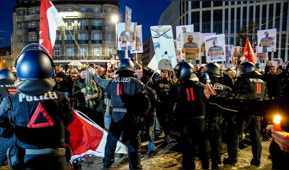 Las medidas restrictivas han generado protestas en las calles de Leipzig. Foto: FILIP SINGER/EFE. Las medidas restrictivas han generado protestas en las calles de Leipzig. Foto: FILIP SINGER/EFE.