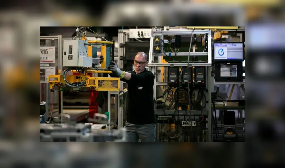 En su informe, la CEOE insta a la reactivación de diversos sectores de la economía, más allá de los principales. (Foto: Albert García / El País)