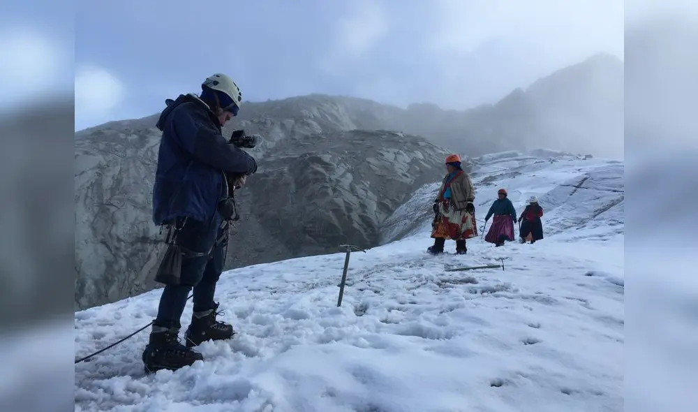 En La Paz, un grupo de mujeres escala nevados para empoderarse.