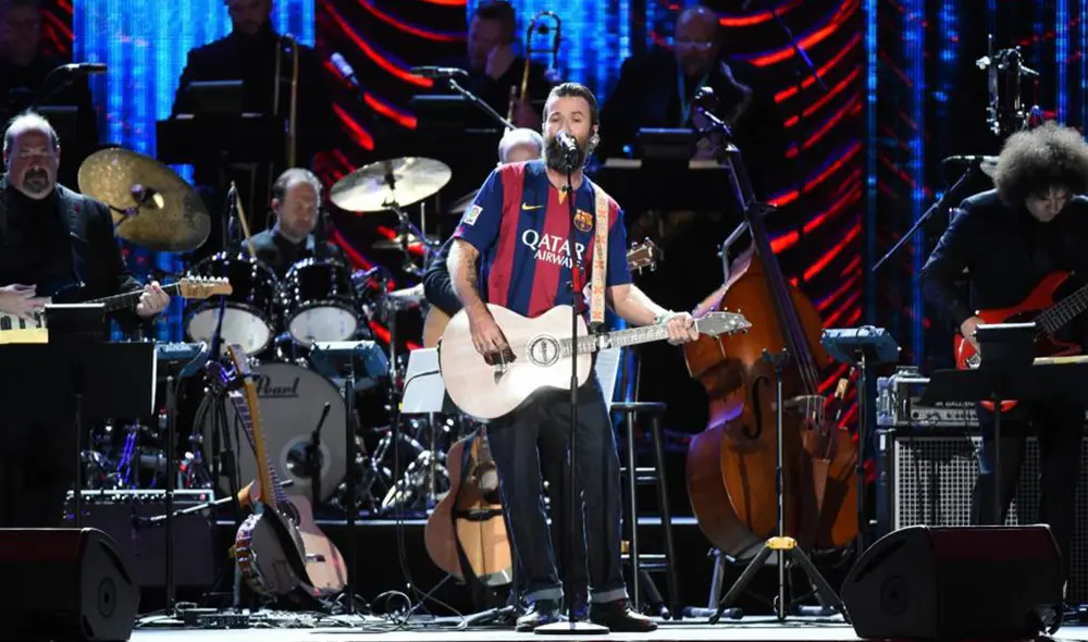El vocalista de Jarabe de Palo declaró en una oportunidad que "más que futbolero, soy culé". Foto: AFP.
