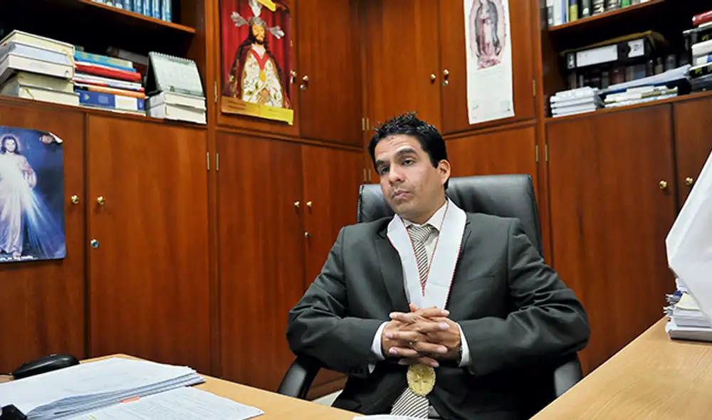 ‘Eteco’ evade citación fiscal y se va en bote por el Amazonas hacia Colombia