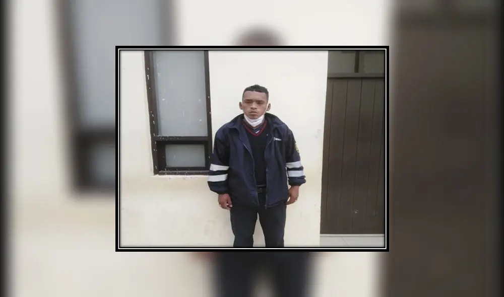 expolicía cae con arma