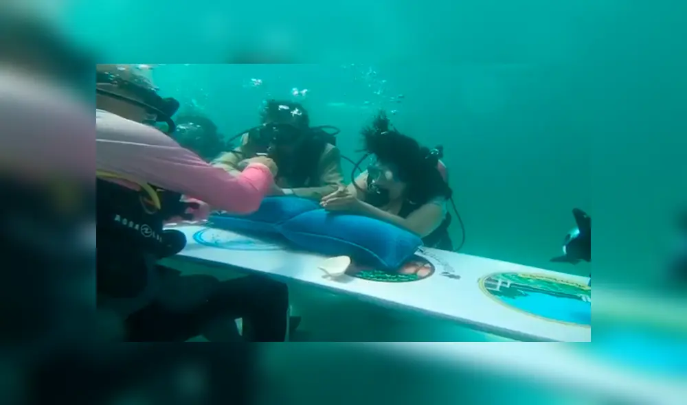 Desliza hacia la izquierda para ver la boda submarina que emocionó a miles de usuarios de YouTube. Desliza hacia la izquierda para ver la boda submarina que emocionó a miles de usuarios de YouTube.