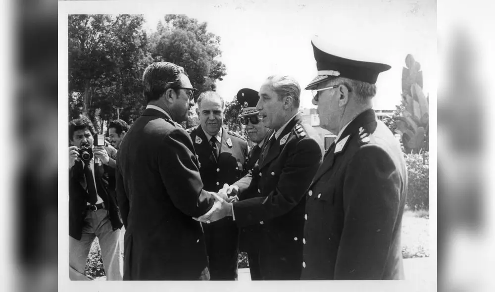 Fue deportado a Argentina durante el
régimen de Francisco Morales Bermúdez.