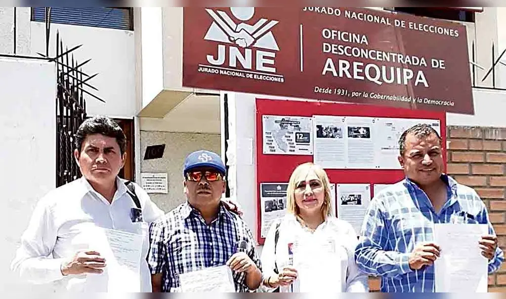 SE VAN. Militantes dejaron el partido de César Acuña. SE VAN. Militantes dejaron el partido de César Acuña.