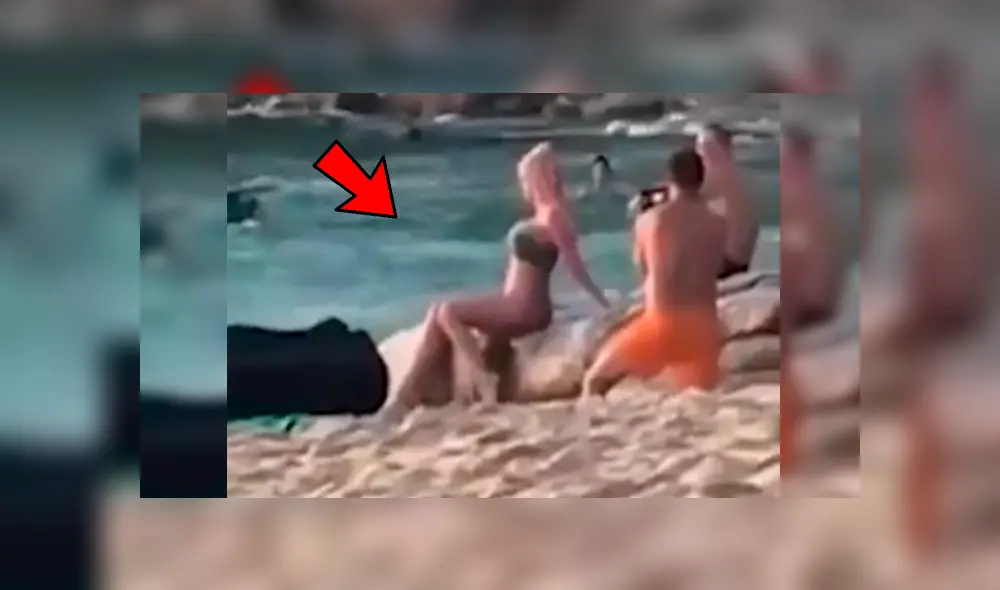 Facebook viral: mujer presume sexy pose frente a la playa, pero enorme ola la hunde [VIDEO] 