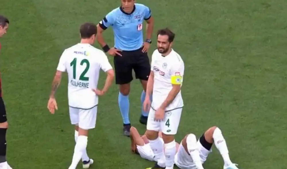 Paolo Hurtado salió lesionado en el reinicio de la Liga de Turquía. | Foto: GOLPERÚ