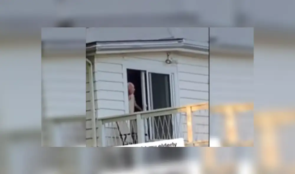 Desliza las imágenes para ver más detalles de esta tierna escena que es viral en YouTube.