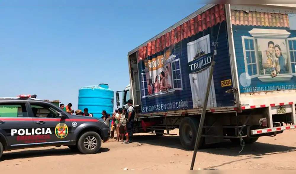 Personal policial especializado investiga el robo (Cortesía diario Satélite). Personal policial especializado investiga el robo (Cortesía diario Satélite).