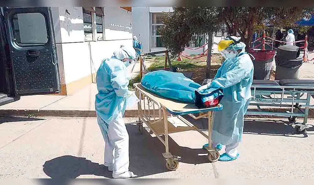 MANEJO DE CADÁVERES. David Estrada es uno de los encargados del manejo de muertos en el Hospital Regional del Cusco.