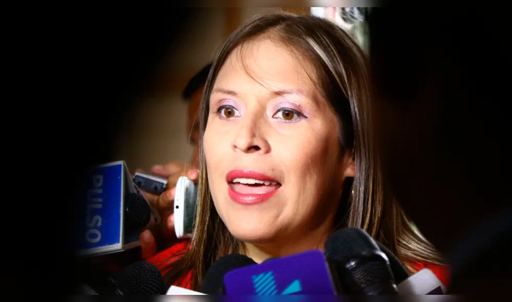 Yeni Vilcatoma denuncia constitucionalmente a Pablo Sánchez Yeni Vilcatoma denuncia constitucionalmente a Pablo Sánchez