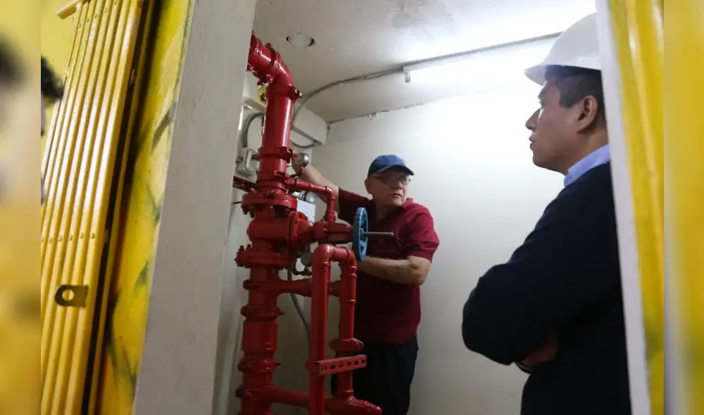 Municipalidad de Lima clausura centro comercial 'El Hueco' [FOTOS]
