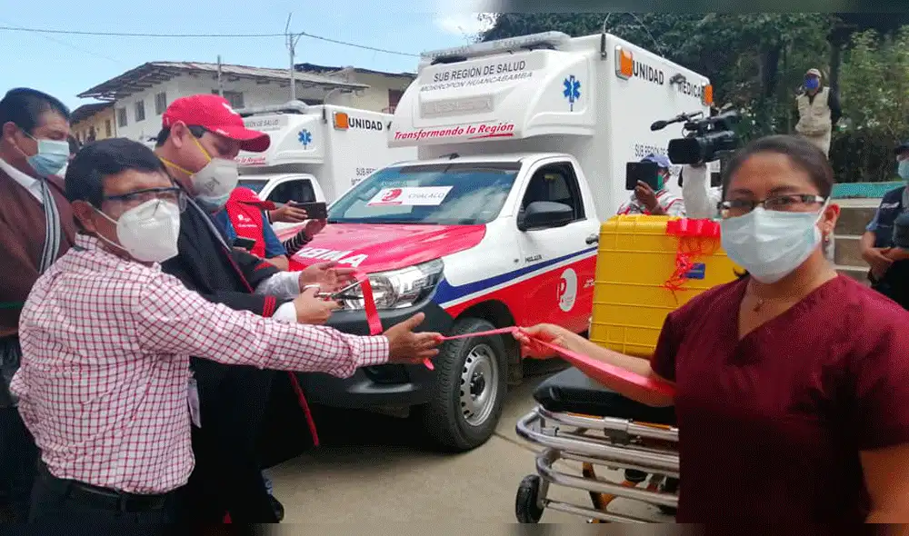 Se hizo la entrega de ambulancias a centros de salud de Piura. Se hizo la entrega de ambulancias a centros de salud de Piura.