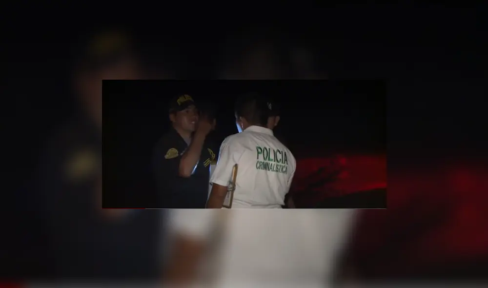 Sicarios acribillaron a dos personas a bordo de una camioneta.