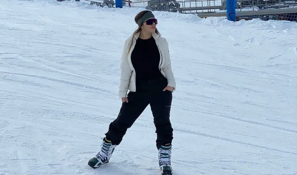 Emma Coronel reapareció en enero de este año publicando fotografías de sus vacaciones en algún lugar invernal. (Foto: Instagram)