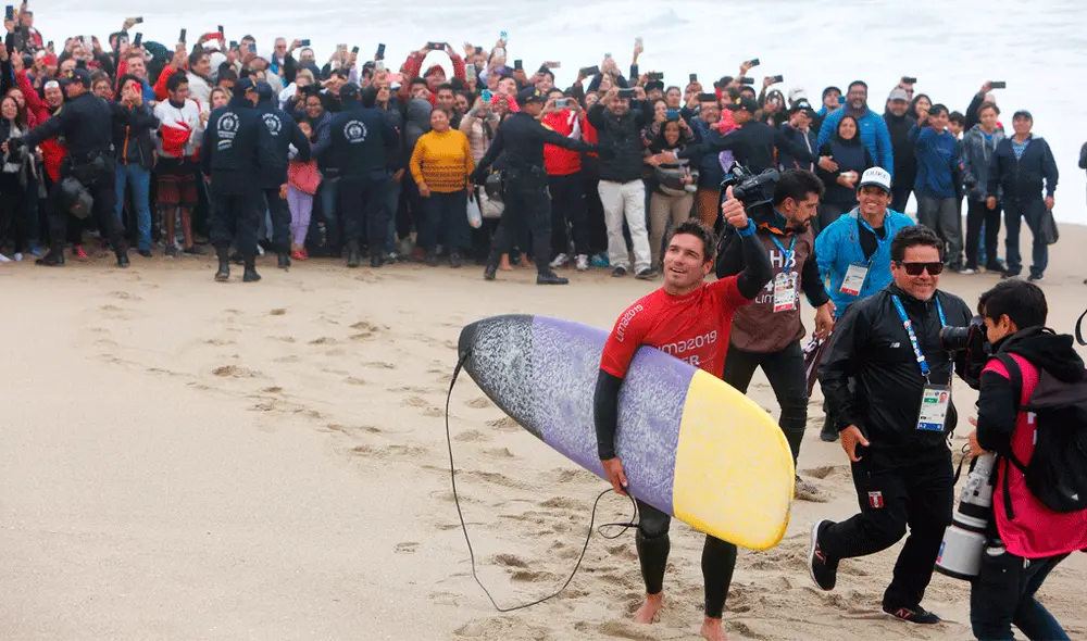 Benoit 'Piccolo' Clemente se quedó con la medalla de oro en surf, en la modalidad longboard. | Foto: GLR