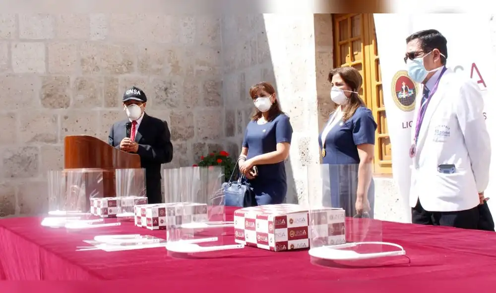 La Universidad Nacional de San Agustín rediseñó e imprimió en 3D los equipos de protección. La Universidad Nacional de San Agustín rediseñó e imprimió en 3D los equipos de protección.