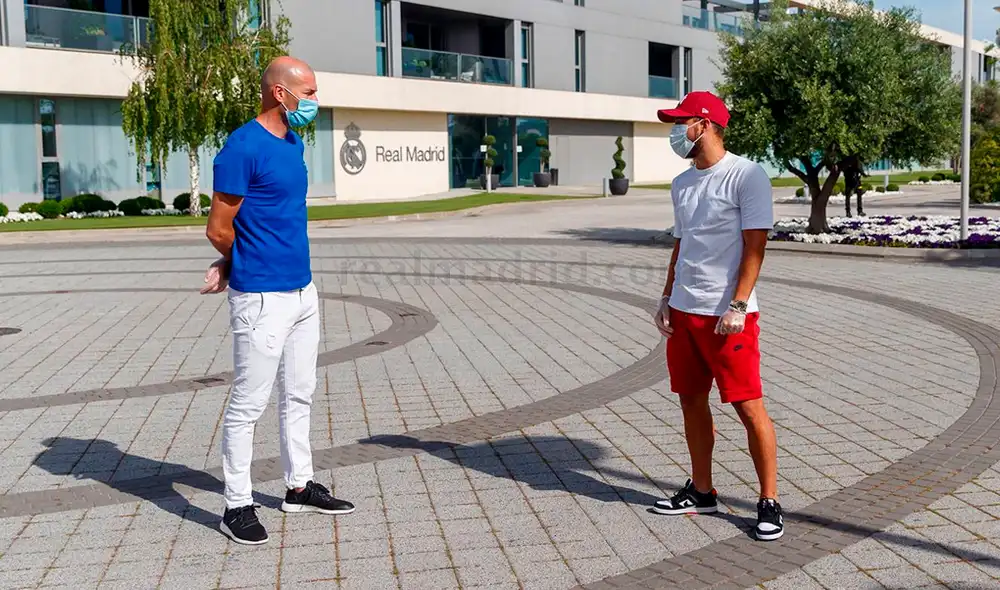 Zinedine Zidane y sus jugadores se reencuentran tras cese de la cuarentena por coronavirus en España. Foto: Real Madrid Zinedine Zidane y sus jugadores se reencuentran tras cese de la cuarentena por coronavirus en España. Foto: Real Madrid