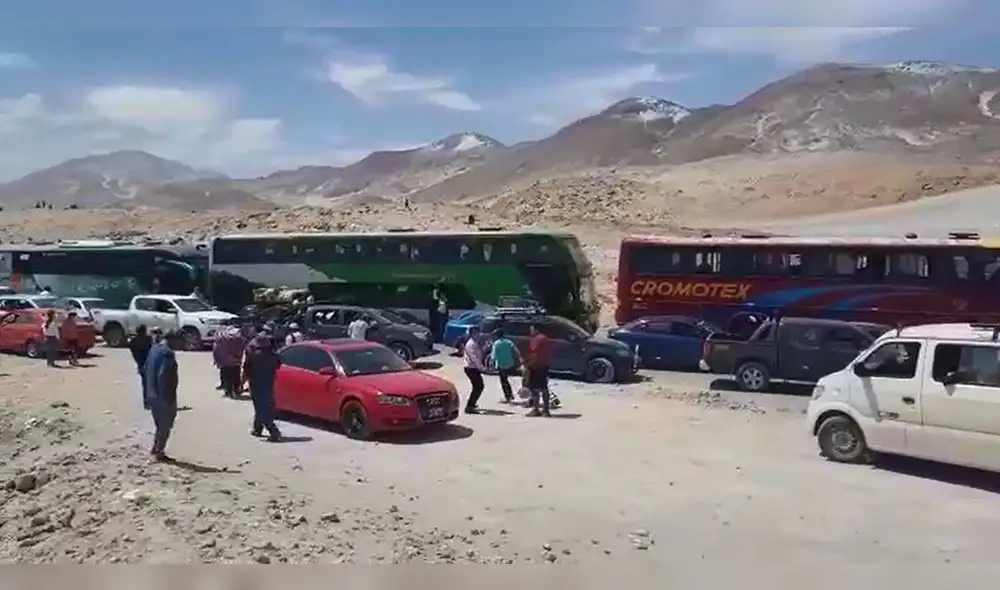 En Arequipa empresas siguen vendiendo pasajes pese a bloqueo en la Panamericana Sur [VIDEOS]